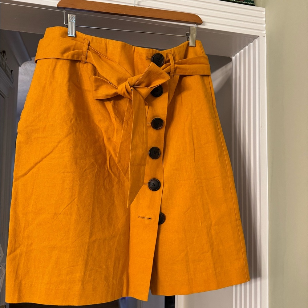 Boden Mustard linen blend skirt  with Button Detail. NWT and has pockets!